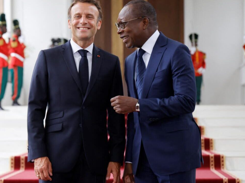 ماكرون يبدأ جولة إفريقية شاملة تشمل أربع دول