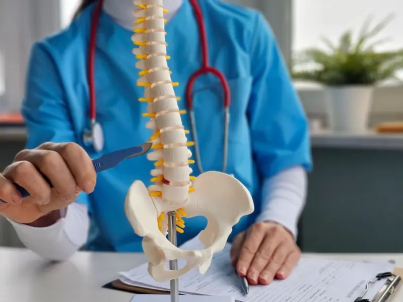 ابتكار طبي ياباني قد يغيّر علاج كسور العمود الفقري لدى مرضى هشاشة العظام