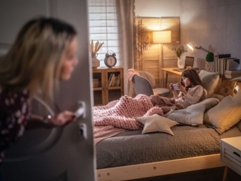 احترام الخصوصية النفسية للأطفال: كيف نحافظ على الثقة دون انتهاك "حديقتهم السرية"