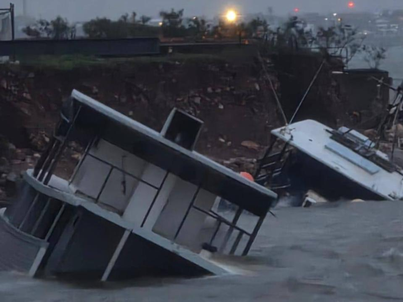 إعصار "فينا" يضرب شمال أستراليا ويقتلع الأشجار ويتسبب بانقطاع الكهرباء