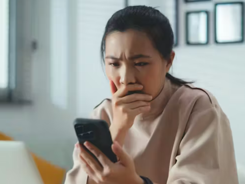 الهوس الطبي الرقمي: كيف يمكن للمعلومات الطبية على الإنترنت أن تؤثر على صحتنا النفسية