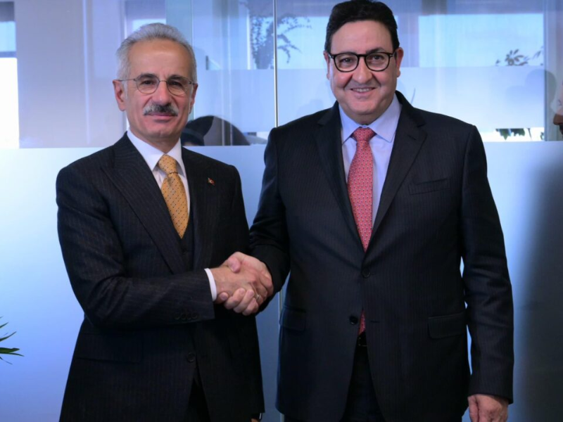 قيوح يعقد مباحثات مكثفة بلندن لتعزيز شراكات المغرب البحرية واللوجستية