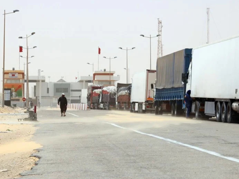 احتجاز شاحنة واحدة يعرقل حركة النقل الدولي في معبر الكركرات ويهدد البضائع بالتلف