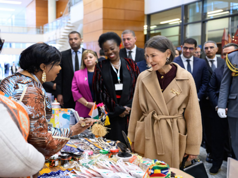 الأميرة للا مريم تدشن البازار التضامني للنادي الدبلوماسي بالرباط