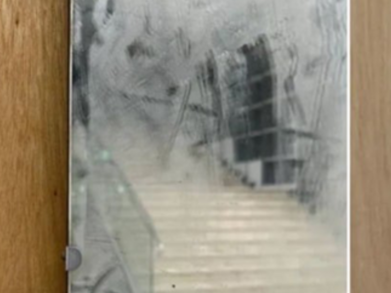 ​حادثة غريبة في متحف تايواني: متطوع يفسد عملاً فنياً أثناء “تنظيفه”