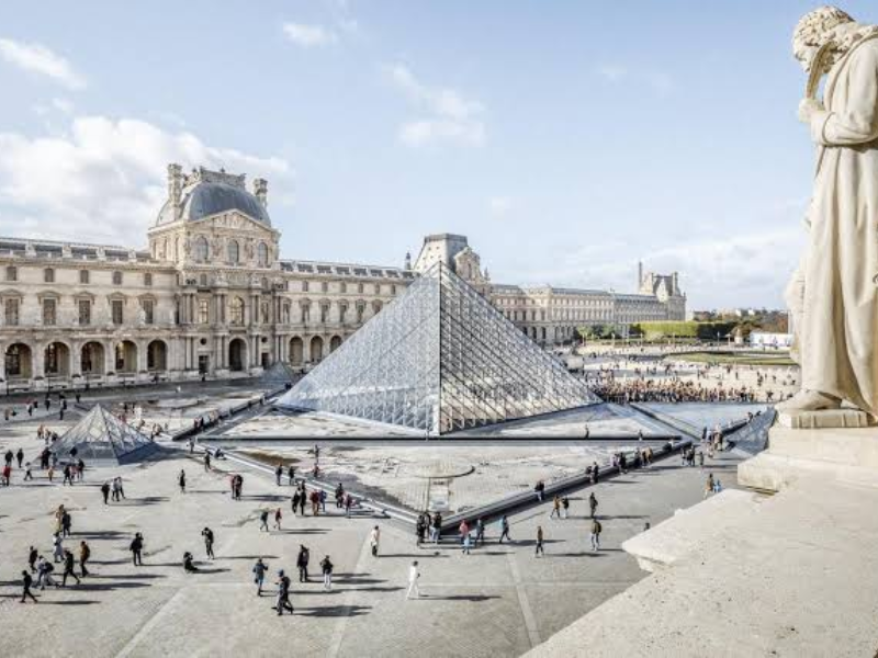 باريس تحبس المشتبه به الرابع في سرقة متحف اللوفر بعد أسبوع من اعتقاله