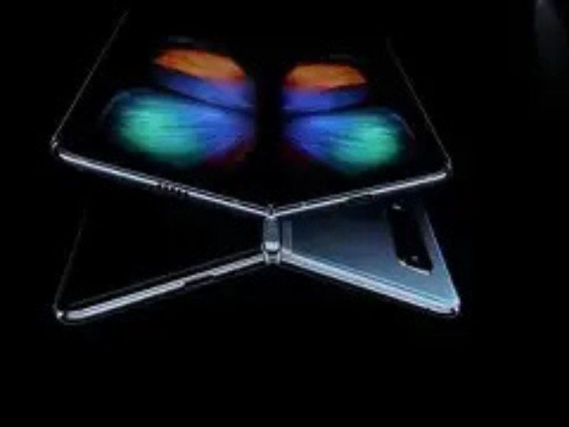 سامسونغ تكشف عن هاتف قابل للطي بثلاثة شاشات وسعر مرتفع يثير الجدل