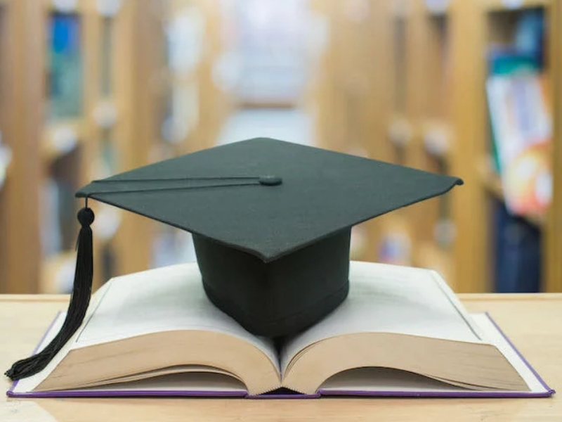 المحكمة الإدارية بوجدة توقف قرار فرض رسوم على طلبة الدكتوراه الموظفين