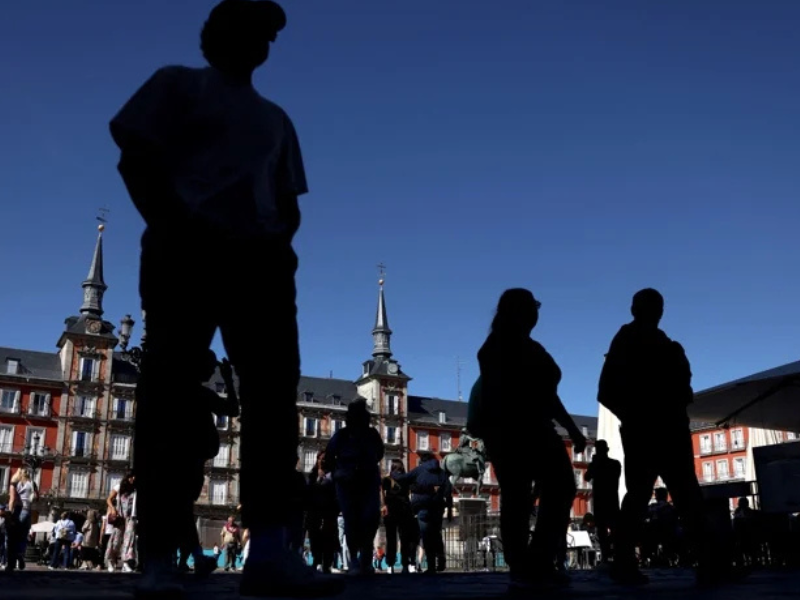 المغاربة يتصدرون قائمة الأجانب المقيمين في إسبانيا وفق إحصاءات 2025