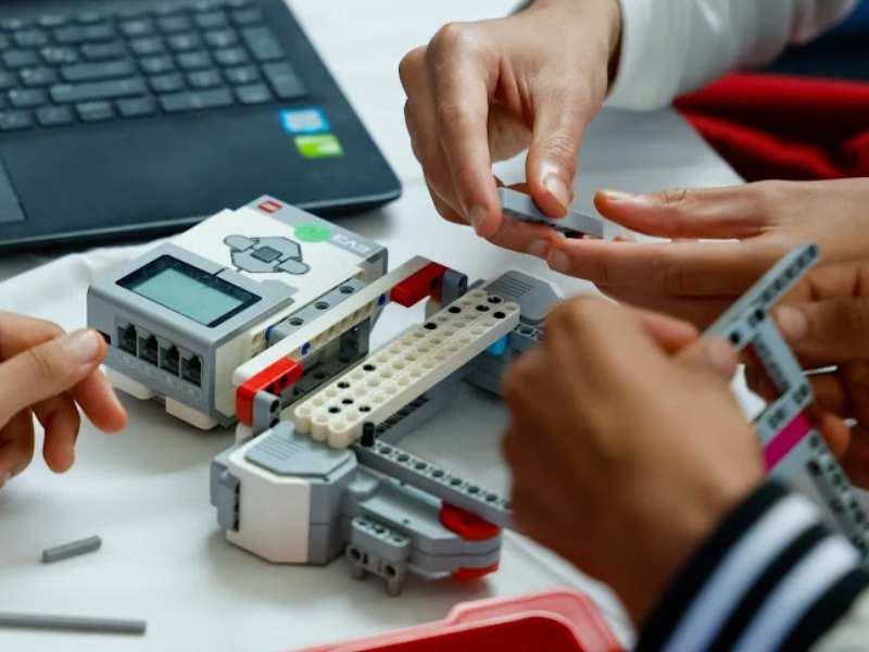 الفيدرالية المغربية للتعليم الأولي تعتمد روبوتًا وطنيًا C-Bot لتعزيز التعلم الرقمي