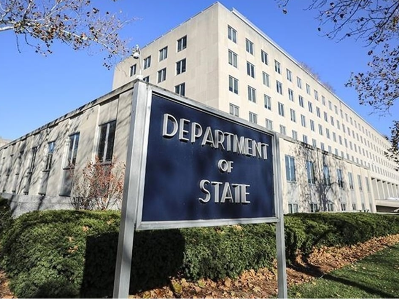 الخارجية الأمريكية تحذر مواطنيها من البقاء في فنزويلا وتدعو لمغادرتها فوراً