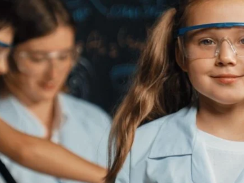 ست علامات تشير إلى نضج الطفل العاطفي بحسب خبيرة تربية