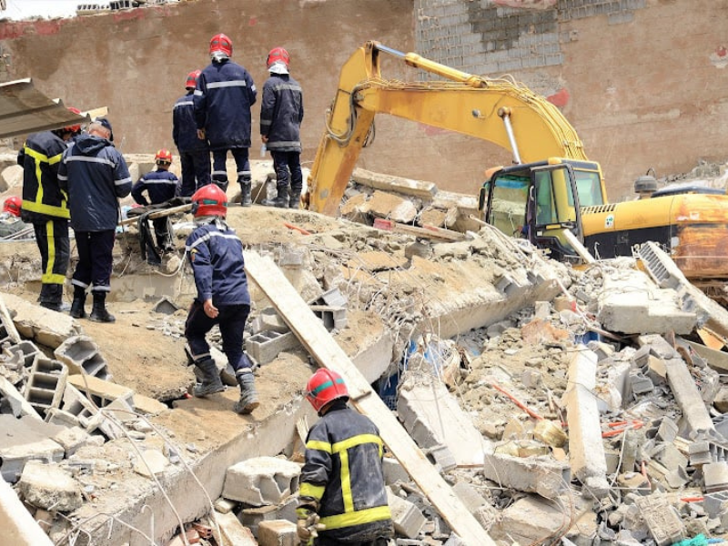 وكيل الملك بفاس يعلن فتح تحقيق في انهيار بنايتين أودى بحياة 22 شخصاً بينهم أطفال ونساء