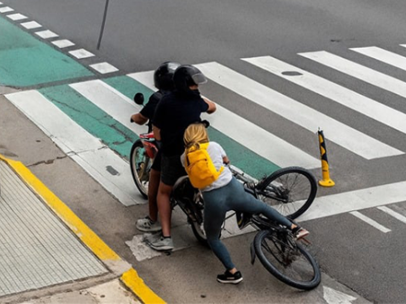 سائحة روسية تتحول إلى بطلة في شوارع بوينس آيرس بعد إحباط محاولة سرقة هاتفها