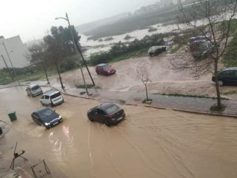 سوء الأحوال الجوية يشلّ الدراسة بتطوان وتحذيرات واسعة من اضطرابات مناخية قوية