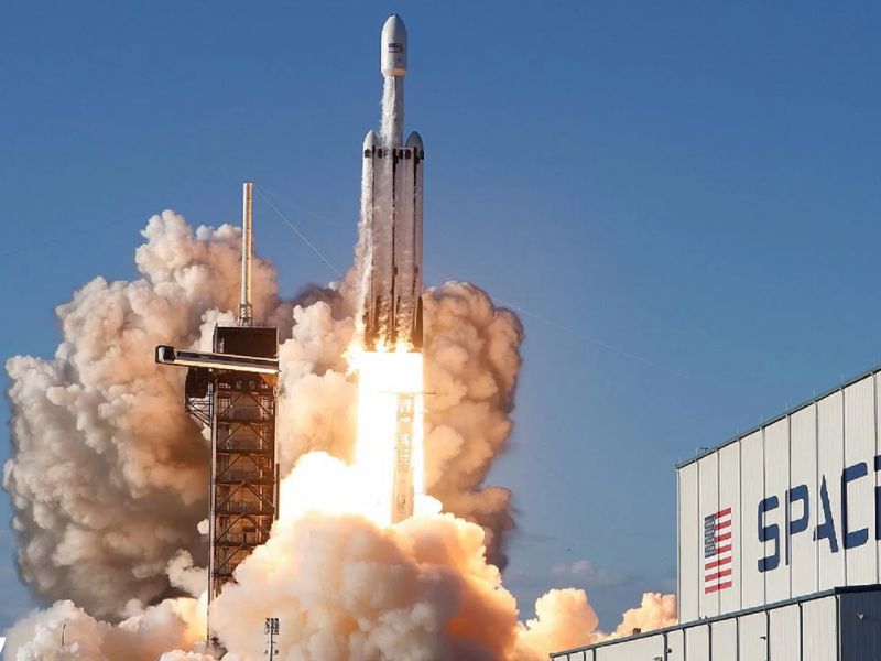 أقمار جديدة في المدار.. سبيس إكس وروكيت لاب تعززان الإنترنت الفضائي
