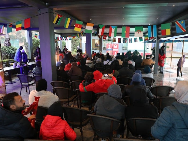 أسعار المقاهي والمطاعم خلال كأس إفريقيا: بين حرية السوق والمسؤولية الاجتماعية