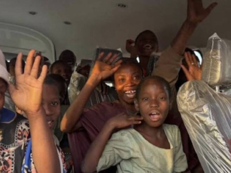 السلطات النيجيرية تعلن انتهاء أسر جميع تلاميذ مدرسة كاثوليكية مختطفة