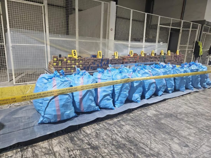 إحباط محاولة تهريب 8 أطنان من مخدر الحشيش بميناء طنجة المتوسط