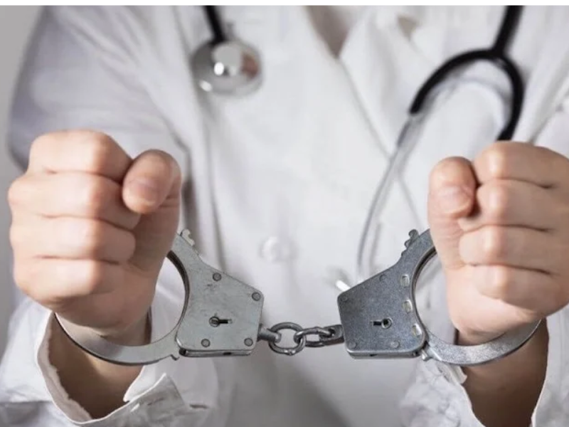 قضية إجهاض قاصر بسلا تجرّ طبيبًا وكاتبته وممرضًا إلى القضاء