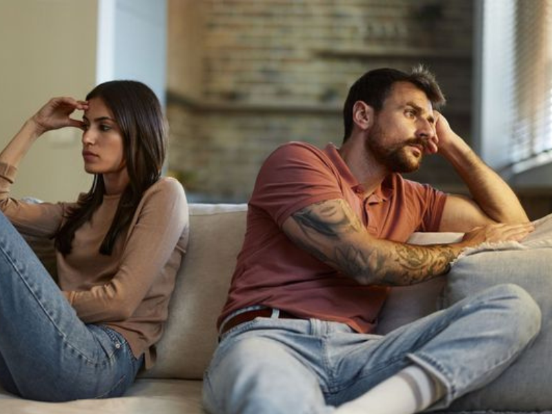 سبع أخطاء في التواصل يمكن أن تضر بالانسجام داخل العلاقة الزوجية