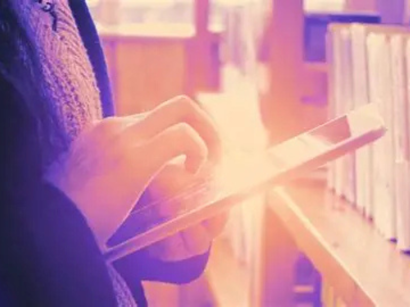 أثر التحول الرقمي على عادات القراءة التقليدية في المغرب