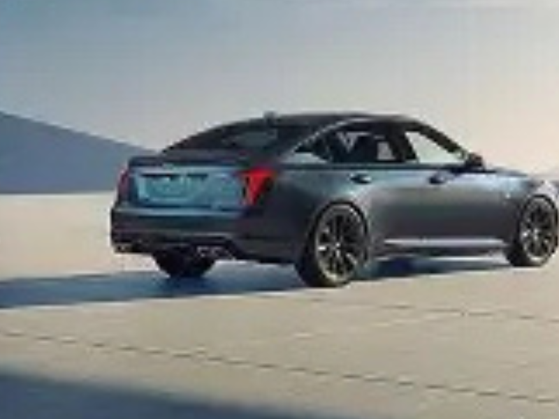 كاديلاك CT5 2025: فخامة عصرية وتجربة قيادة متكاملة