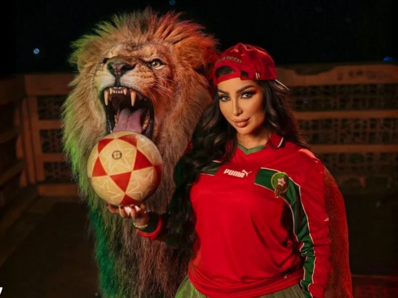 دنيا بطمة تعود للأغنية الوطنية دعماً لـ«أسود الأطلس»