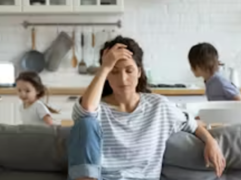 الأمومة بين الحب والتعب: اعتراف صريح لأم لطفلين