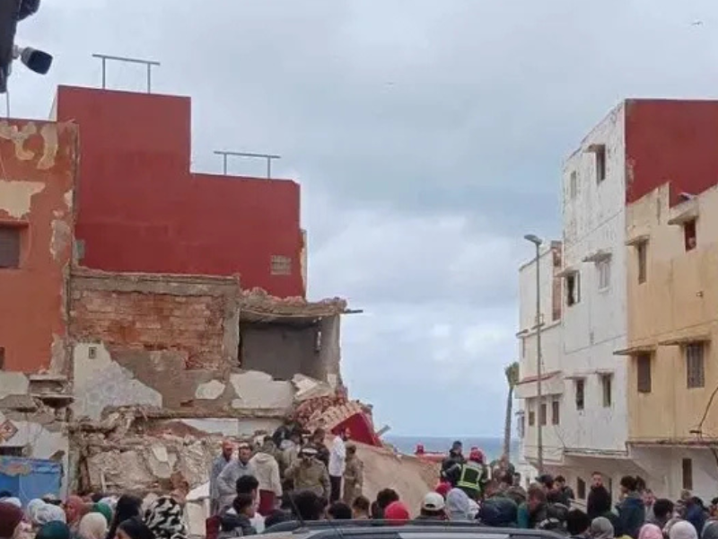 انهيار جزئي لبناية بحي العكاري بالرباط يخلف قتيلين وأربعة جرحى