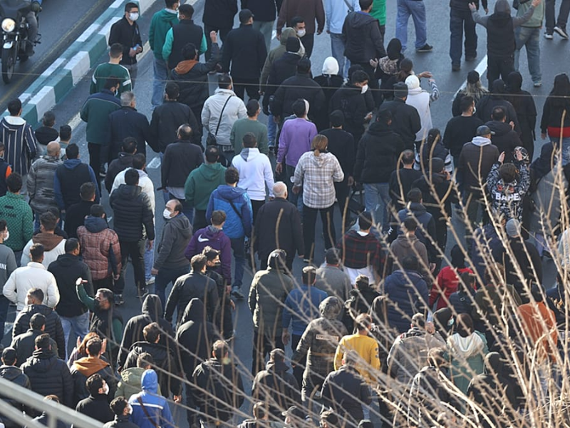 إيران : حصيلة العنف في الاحتجاجات ترتفع إلى 35 قتيلا وتوقيف أكثر من 1200 شخص