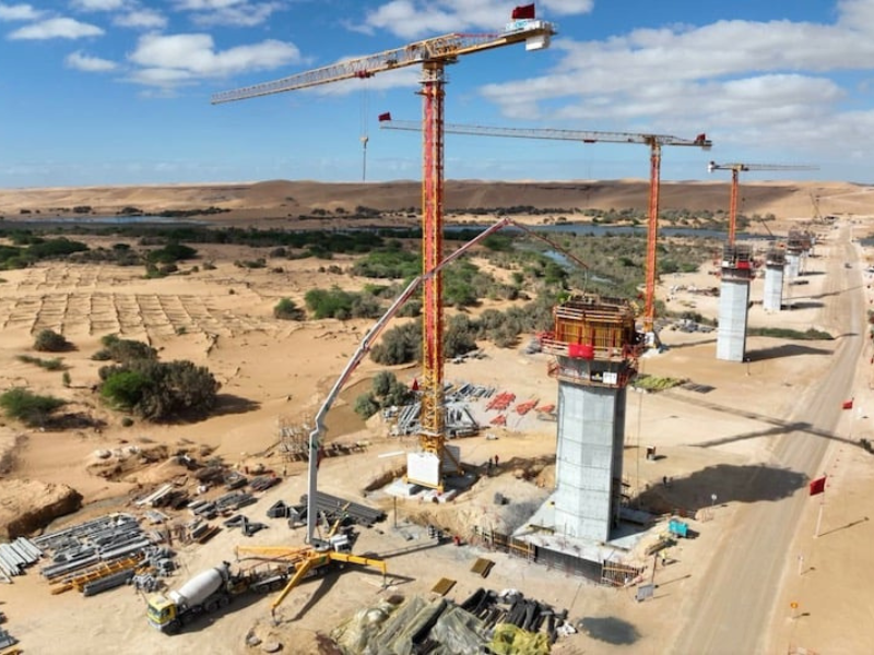 تقدم أشغال أكبر جسر طرقي بالمغرب بمدينة العيون ضمن مشروع الطريق السريع تزنيت – الداخلة