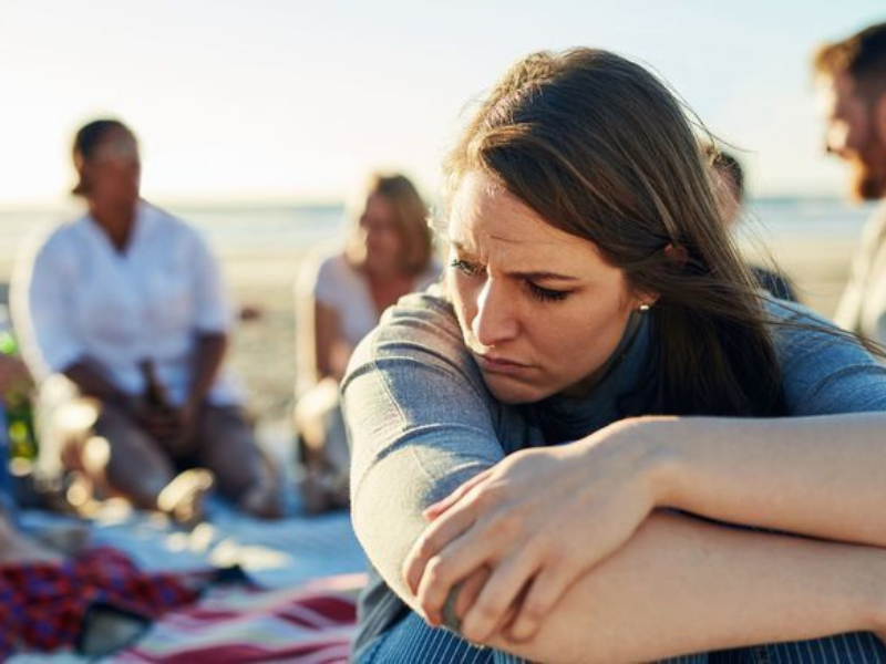 علاقاتنا المرهقة: 10 علامات خفية تكشف الرابط الذي يستهلك طاقتنا