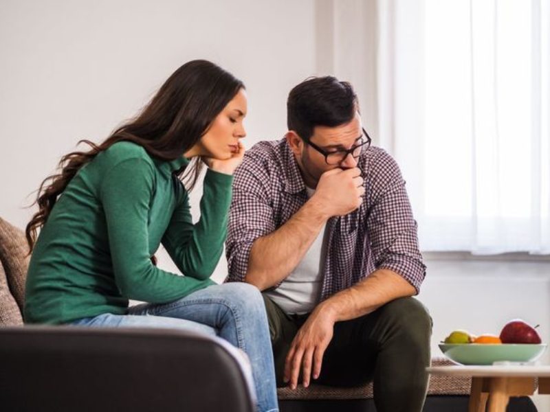 8 علامات تكشف تأثير القلق على علاقتك العاطفية