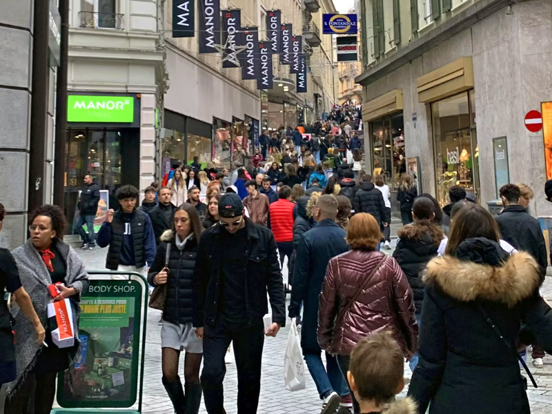 القطاع التجاري السويسري يواجه عام 2025 صعبًا وتوقعات 2026 قاتمة