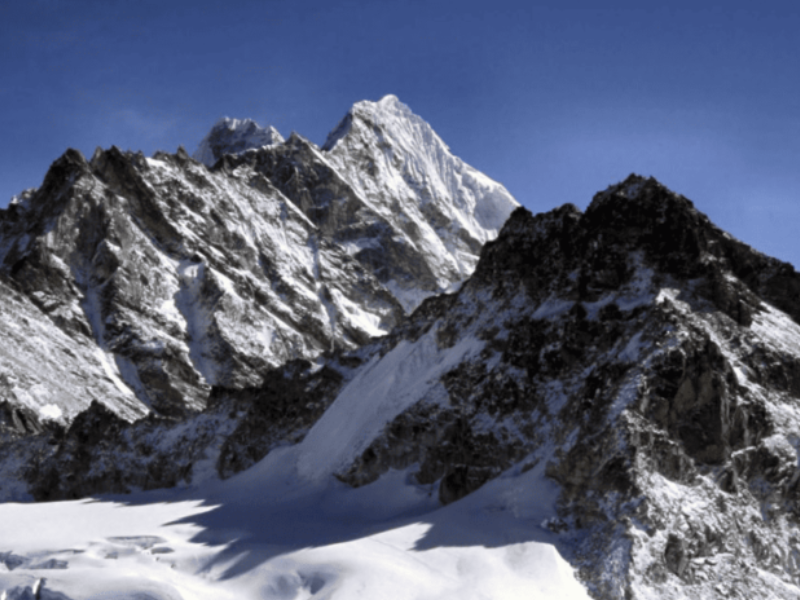 انهيار ثلجي بجبل توبقال يخلف ثلاثة مفقودين واستنفارًا واسعًا لفرق الإنقاذ بإقليم الحوز