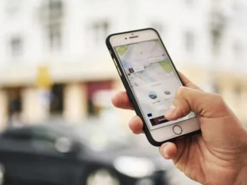 سائقو النقل عبر التطبيقات الذكية يطرقون باب وزارة الداخلية في انتظار تقنين القطاع