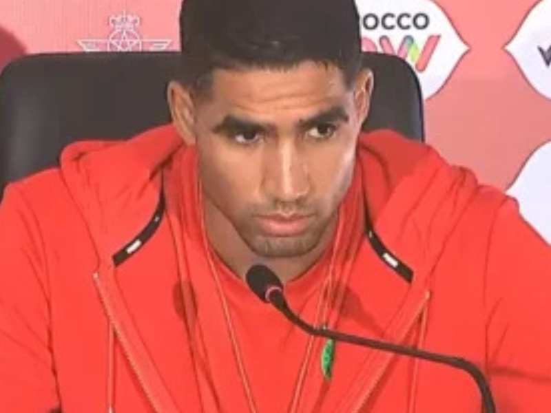 لاعبو المنتخب الوطني يجددون العهد على مواصلة التألق وإسعاد الجماهير المغربية