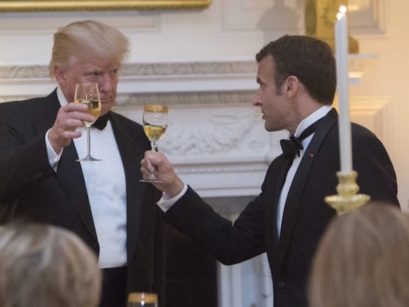 ترامب يهدد بفرض رسوم جمركية على النبيذ والشمبانيا الفرنسية رداً على رفض ماكرون الانضمام إلى “مجلس السلام”
