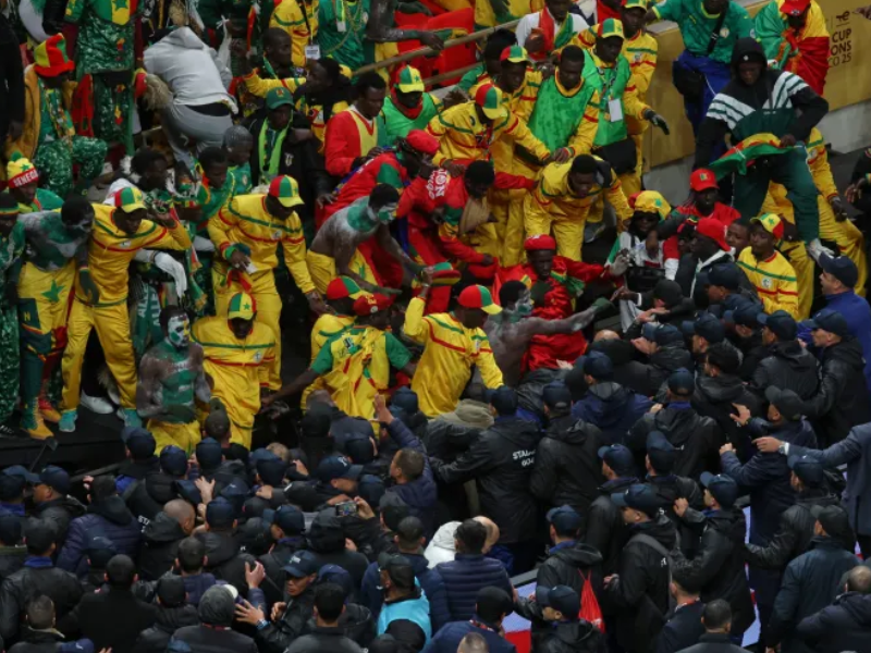 طلبة مغاربة بالسنغال يدعون السلطات إلى حماية الجالية بعد توترات كأس إفريقيا
