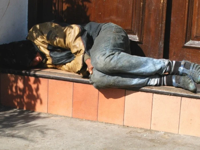 وزان تتضامن مع المشردين : حملة شتوية لتأمين المأوى والمساعدة النفسية للشرائح الهشة