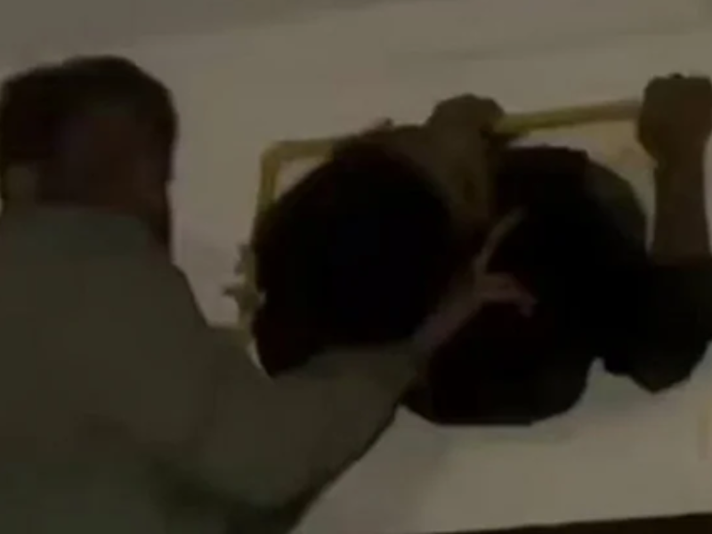 لص عالق في فتحة تهوية يحوّل محاولة سرقة إلى مشهد عبثي في الهند