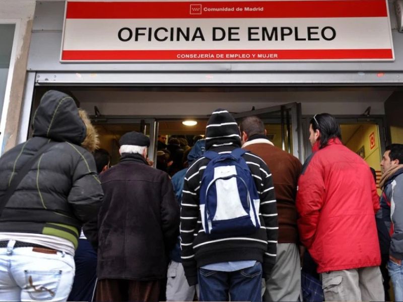 مدريد تفتح باب التسوية القانونية أمام نصف مليون مهاجر