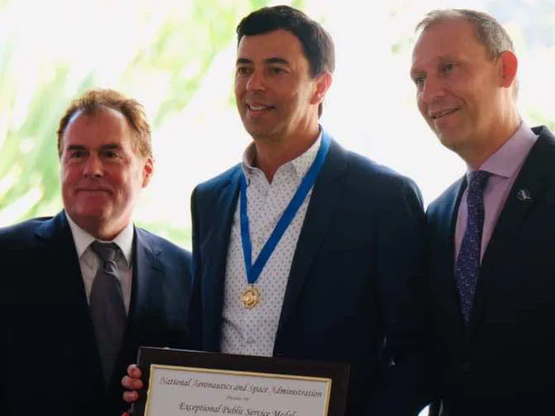 الدكتور كمال الودغيري يحصل على ميدالية القيادة الاستثنائية من ناسا ويعزز إشعاع المغرب العلمي