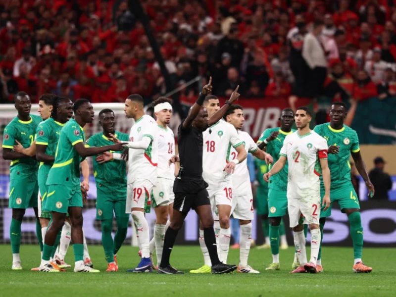 عقوبات ثقيلة من الاتحاد الإفريقي لكرة القدم بسبب أحداث نهائي كأس أمم إفريقيا