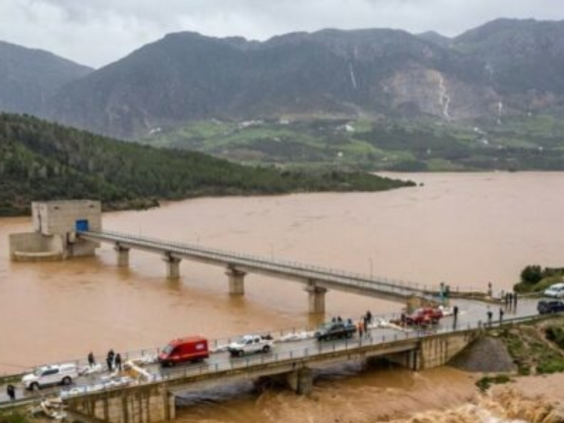 السلطات الإقليمية بالعرائش ترفع حالة التأهب القصوى بمدينة القصر الكبير تحسباً للفيضانات