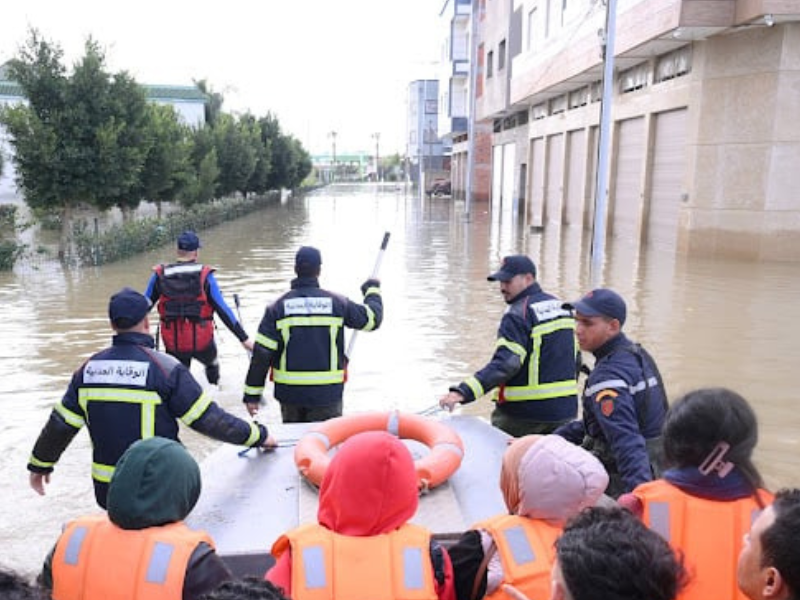 ​تضامن مغربي واسع مع ساكنة القصر الكبير بعد الفيضانات