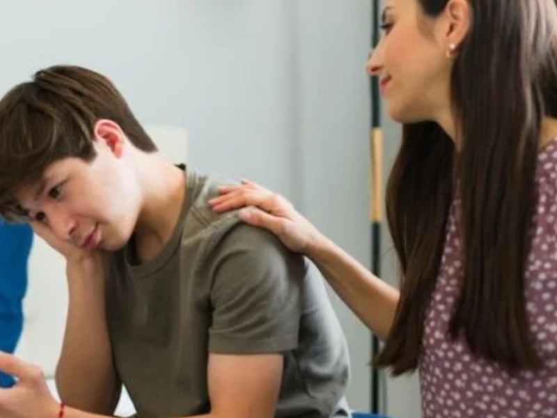 الدراسات تكشف أفضل عمر لإعطاء الطفل هاتفًا ذكيًا لتفادي المخاطر الصحية