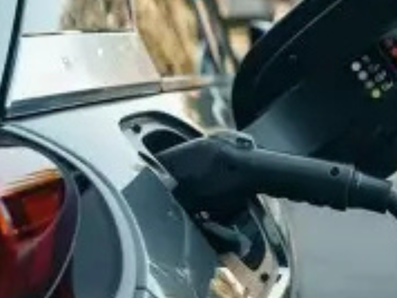 أخطاء شحن السيارات الكهربائية وكيفية الحفاظ على عمر البطارية