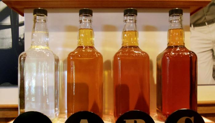 بين بلاغات التوقيف وواقع الظاهرة: قراءة في تجارة الكحول غير المرخّصة